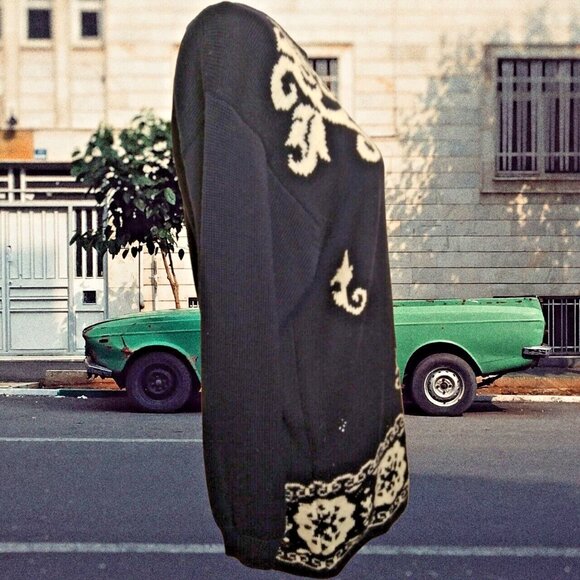 Liz Claiborne Womens Top Medium/ Black w White Floral 100% Merino Wool Sweater - Picture 7 of 13